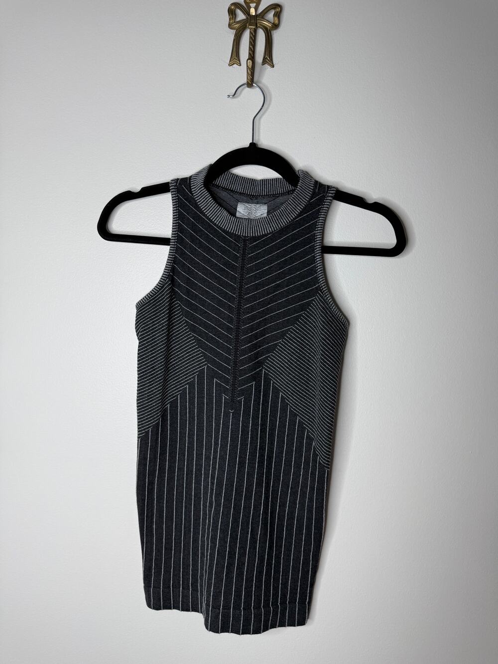 Athleta High Neck Gray Black Ribbed Sleeveless Workout Tank Athletic Top S